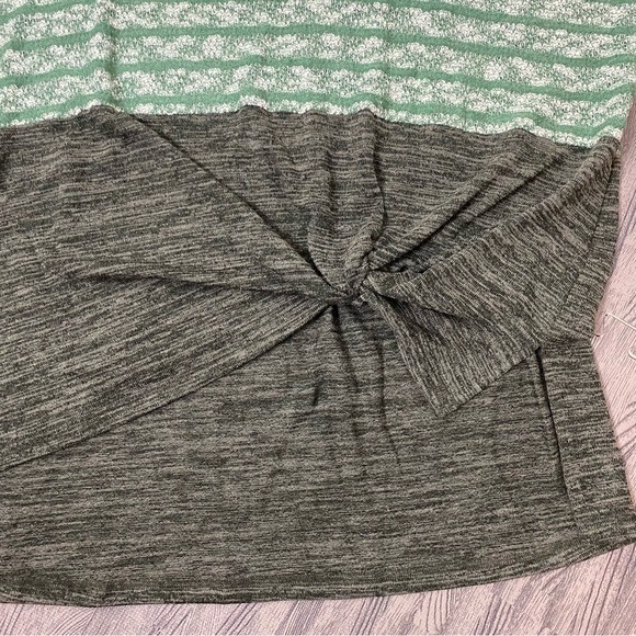 Umgee NWT Color Block Striped Front Knotted Hem Top - Picture 7 of 11